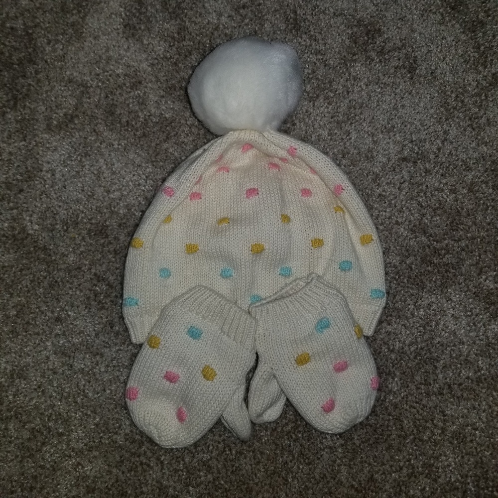 Gap hat and mittens set size 6 to 12 months